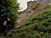 28 Vista sul roccioso versante sud-ovest della cima del Corno Zuccone